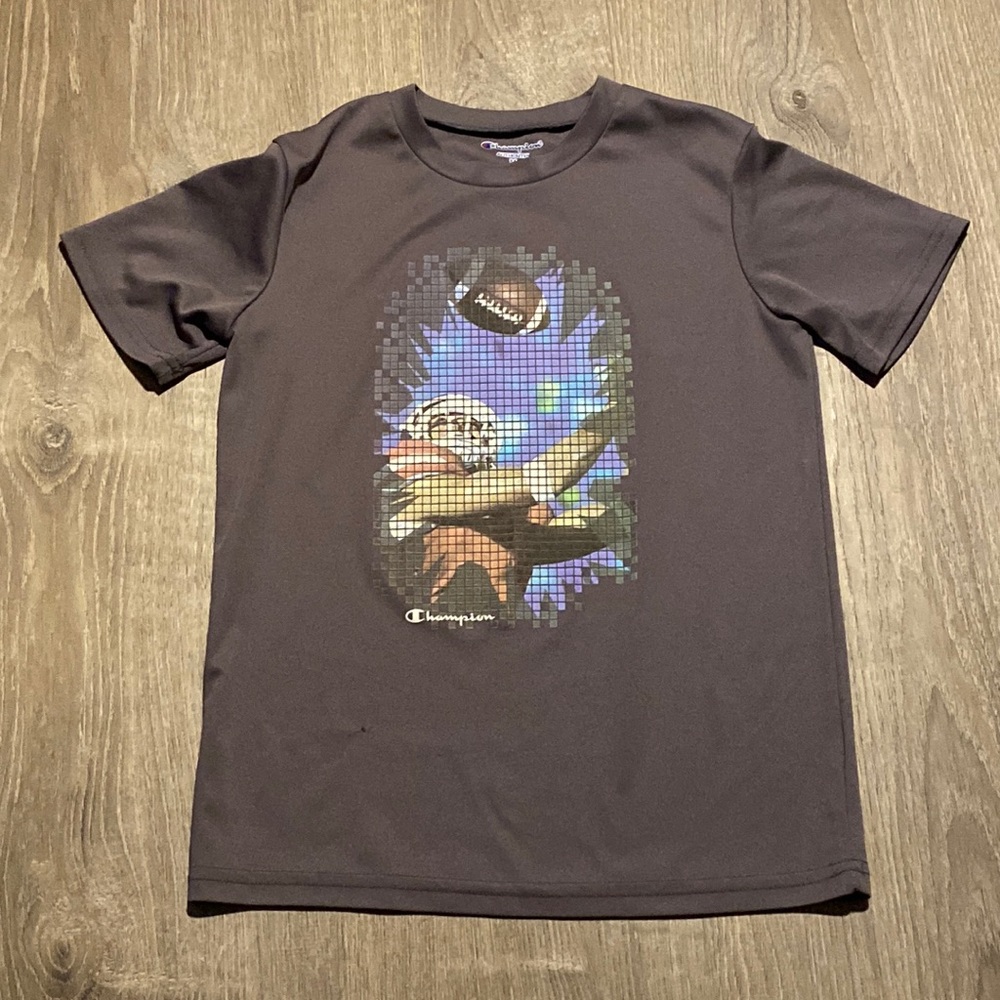 Boys t shirt M